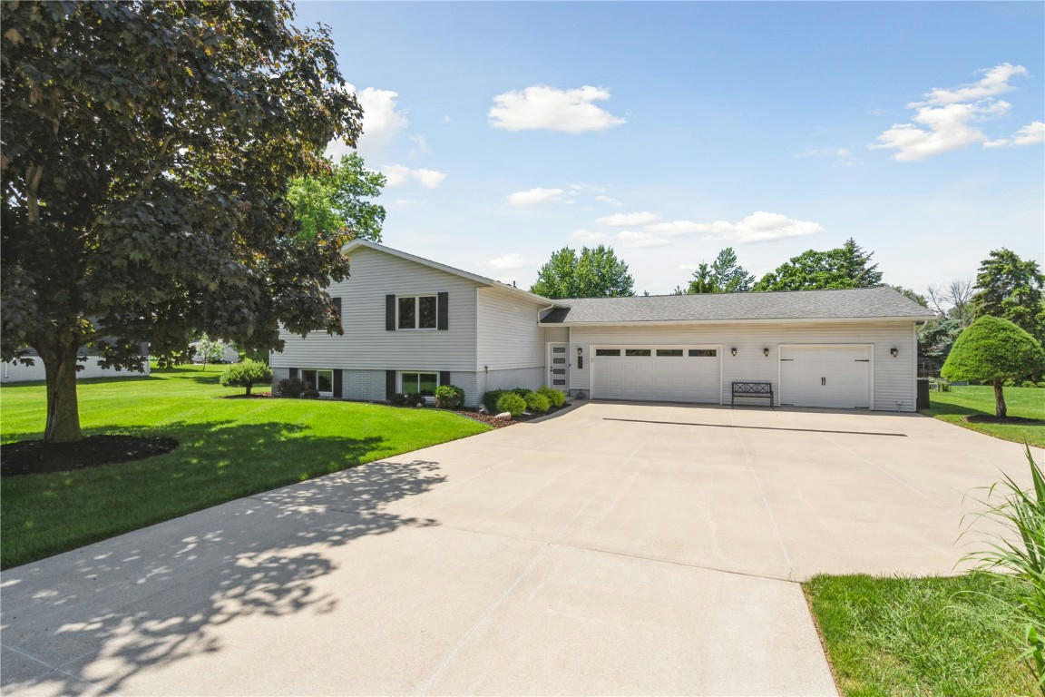 355 S MENTZER RD, ROBINS, IA 52328, photo 1 of 29